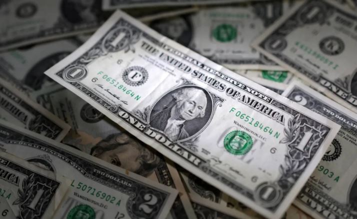 الدولار الأميركي يرتفع أمام اليورو والين الياباني وسط مخاوف من تغذية خفض الفائدة المتوقع للتضخم